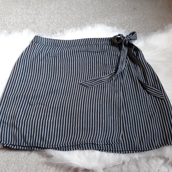 American Eagle Outfitters Dresses & Skirts - American Eagle AEO Mini Skirt Sz. M